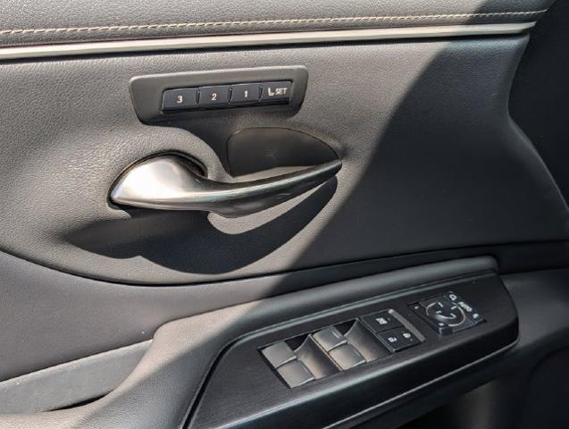 2020 Lexus ES - $28,999