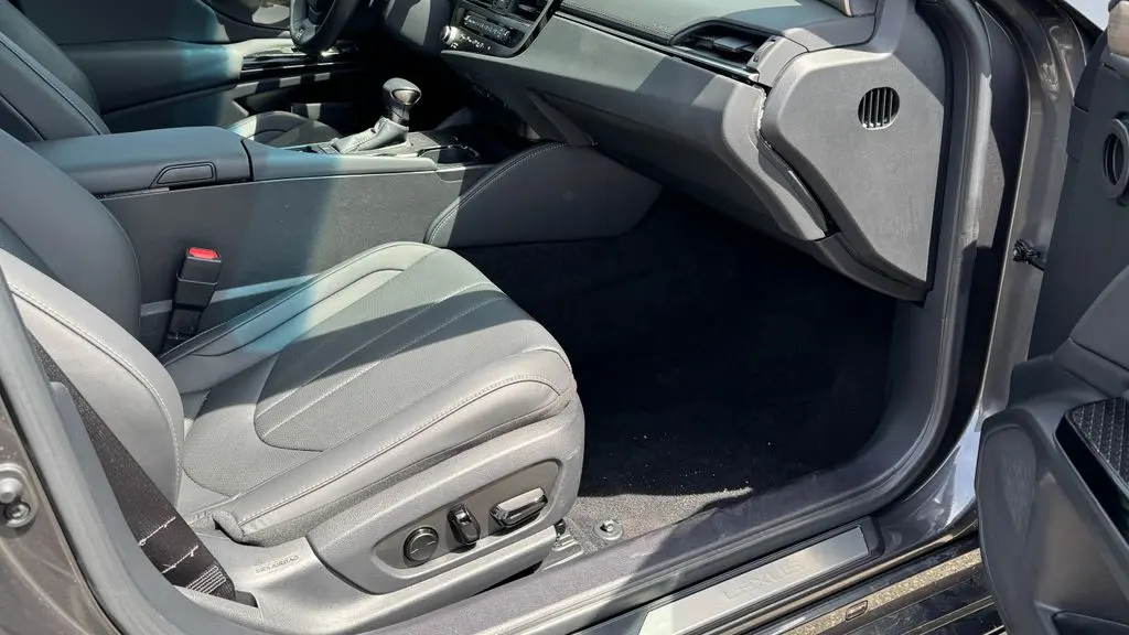 2025 Lexus ES 350 F SPORT Handling