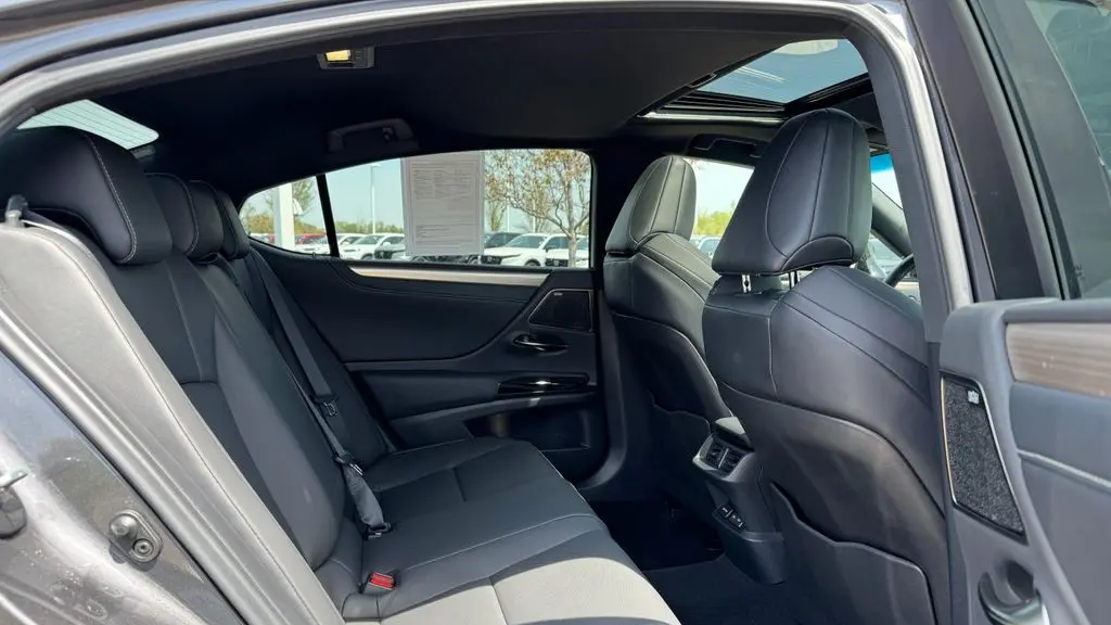 2025 Lexus ES 350 F SPORT Handling