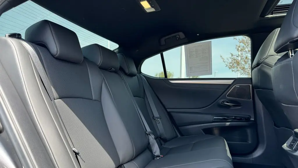 2025 Lexus ES 350 F SPORT Handling