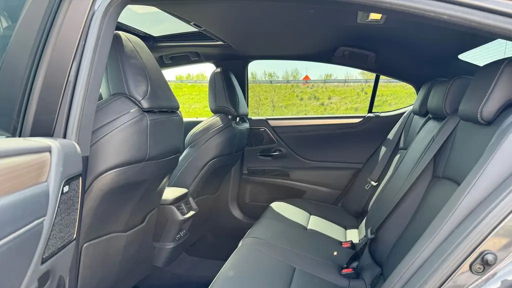 2025 Lexus ES 350 F SPORT Handling