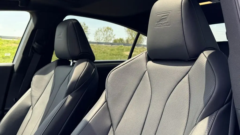 2025 Lexus ES 350 F SPORT Handling