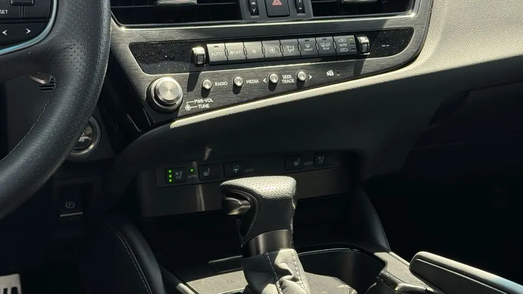 2025 Lexus ES 350 F SPORT Handling