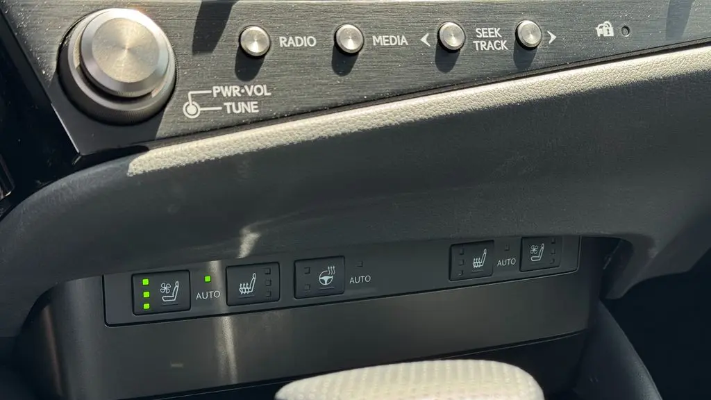 2025 Lexus ES 350 F SPORT Handling