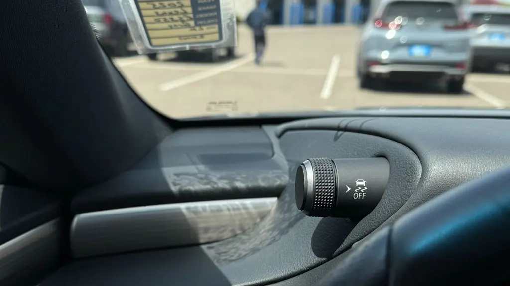 2025 Lexus ES 350 F SPORT Handling