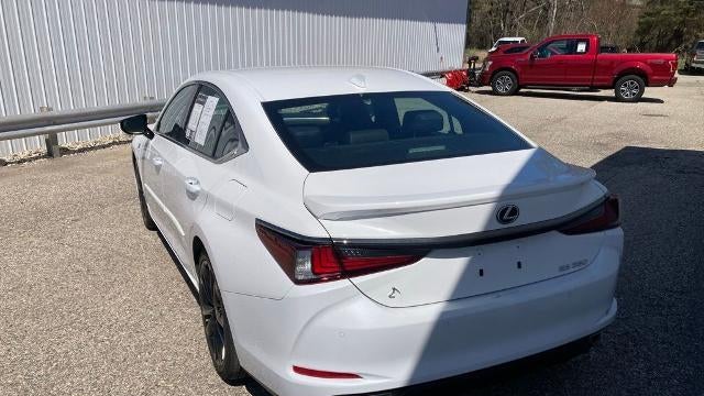 2023 Lexus ES 350 F SPORT Handling