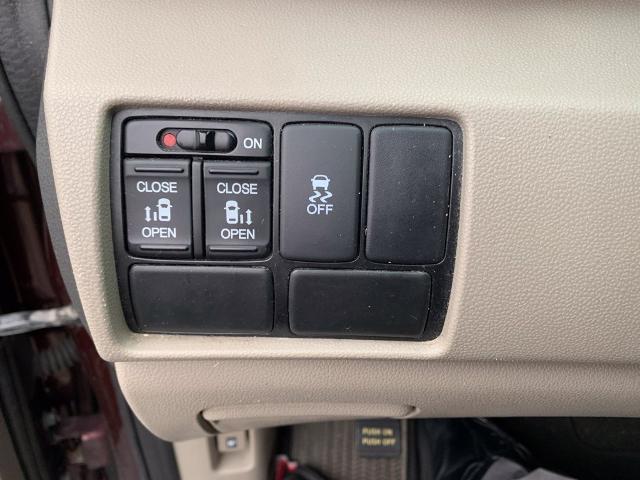 2016 Honda Odyssey - $11,799