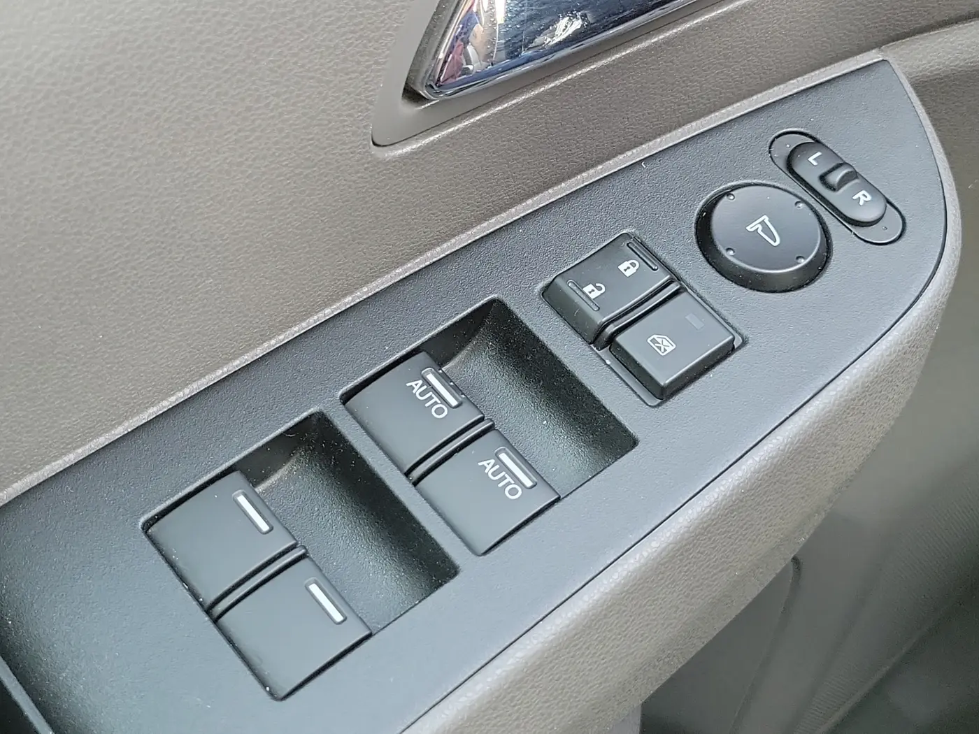 2015 Honda Odyssey - $10,182