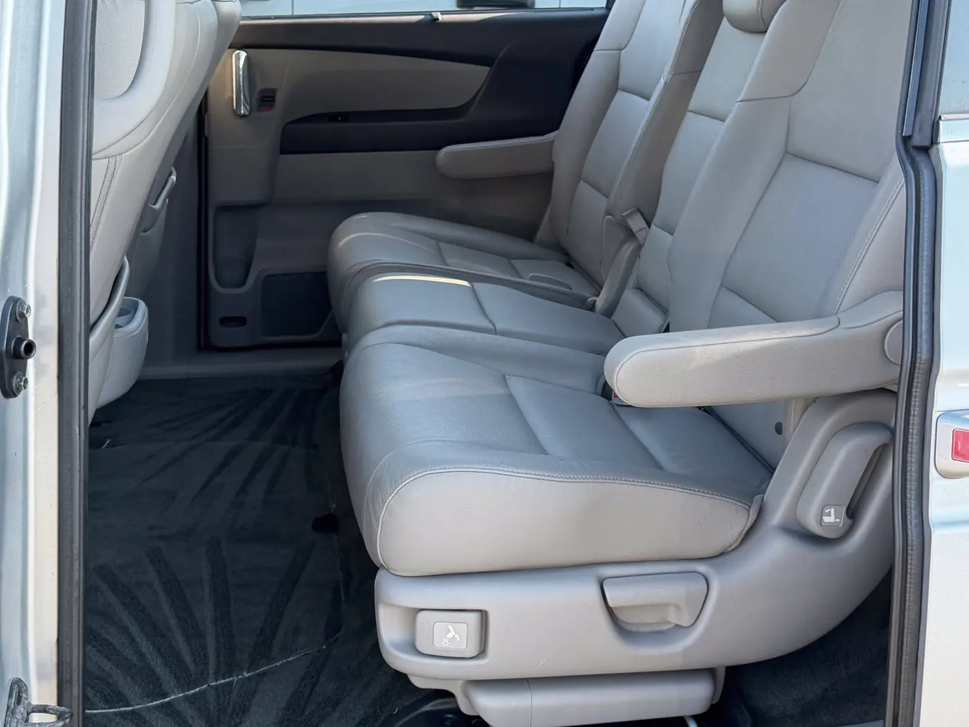 2016 Honda Odyssey - $10,995