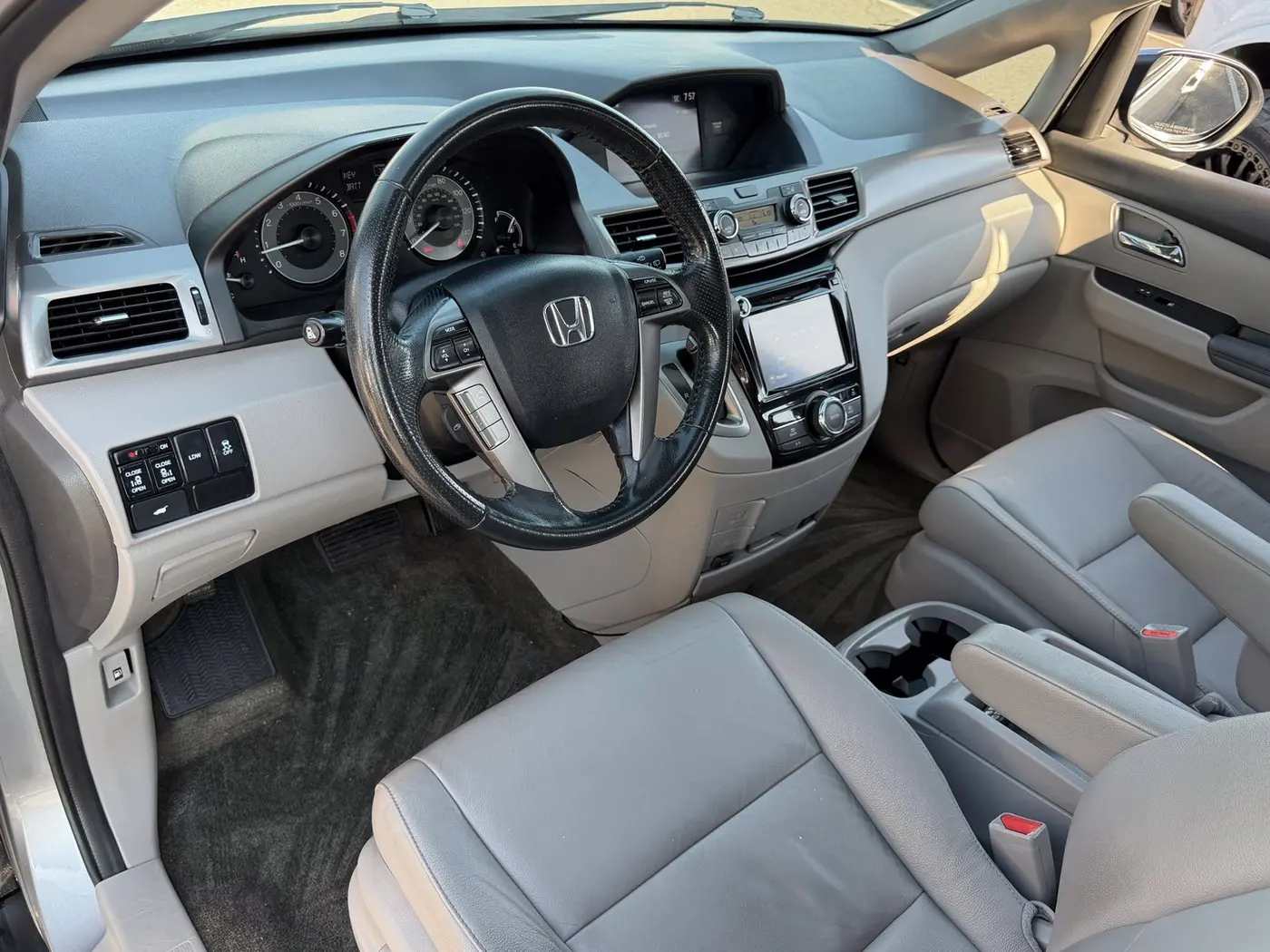 2016 Honda Odyssey - $10,995