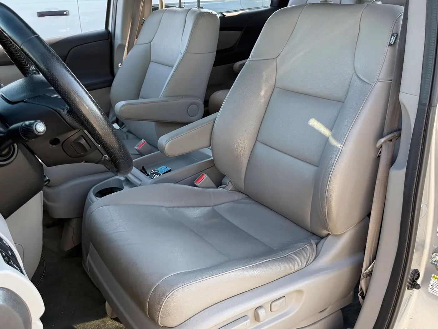2016 Honda Odyssey - $10,995