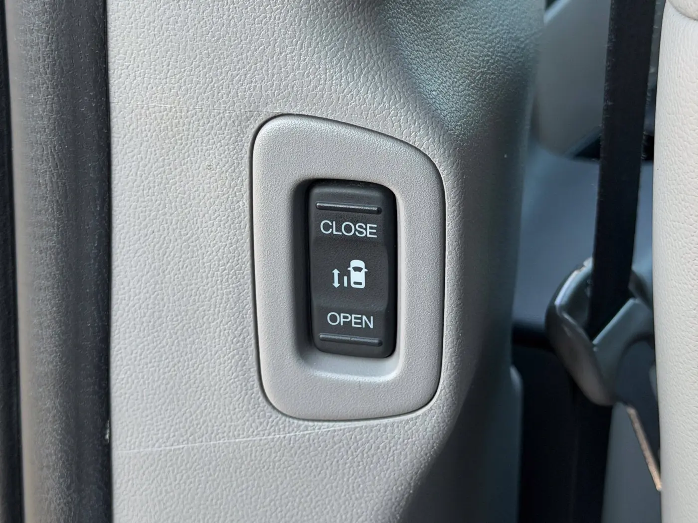 2016 Honda Odyssey - $10,995