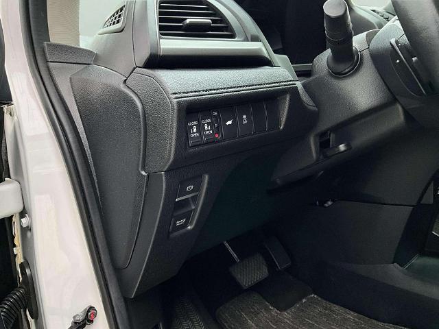 2025 Honda Odyssey - $31,999