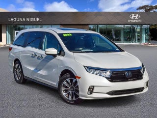 2023 Honda Odyssey with Platinum White Pearl Exterior