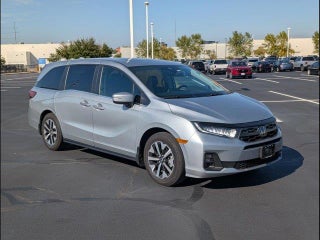 2025 Honda Odyssey with Lunar Silver Exterior