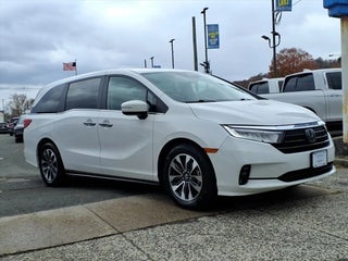 2024 Honda Odyssey with Platinum White Pearl Exterior