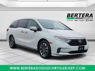 2023 Honda Odyssey with Platinum White Pearl Exterior
