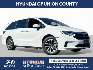 2024 Honda Odyssey with Platinum White Pearl Exterior