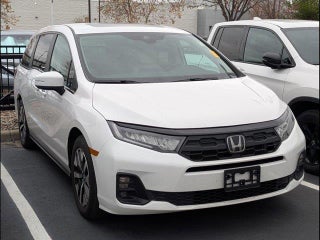 2025 Honda Odyssey with Platinum White Pearl Exterior