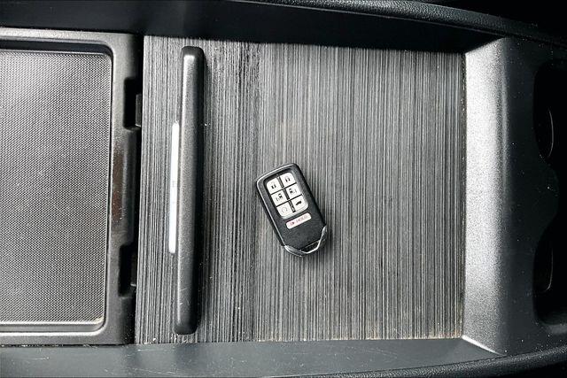 2022 Honda Odyssey - $32,000