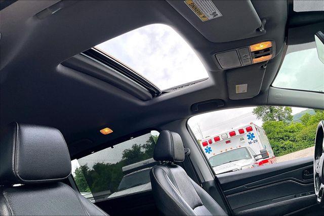 2022 Honda Odyssey - $32,000