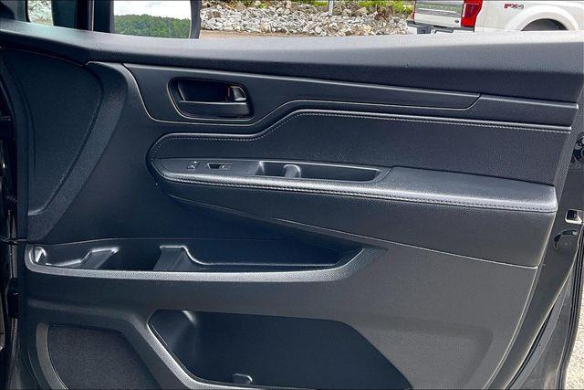 2022 Honda Odyssey - $32,000