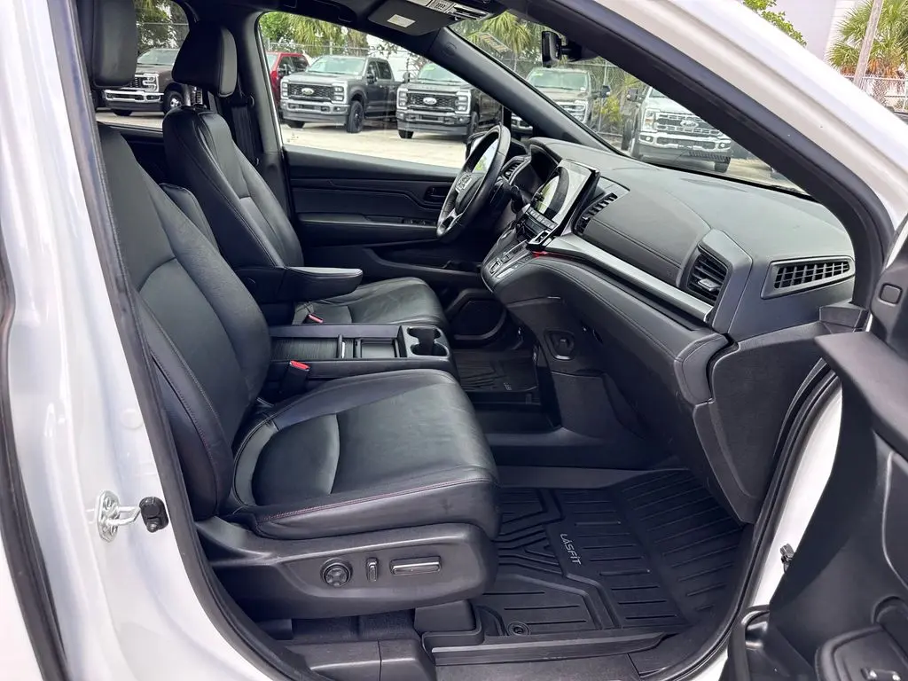 2023 Honda Odyssey - $29,900
