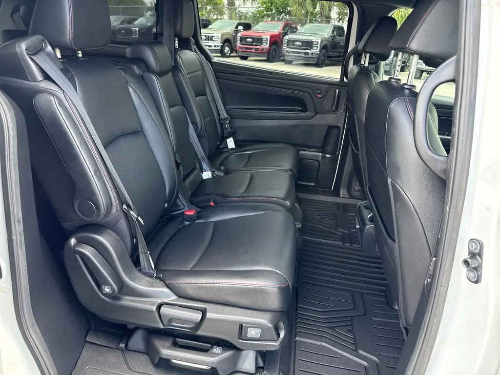 2023 Honda Odyssey - $29,900