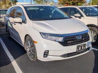 2023 Honda Odyssey with Platinum White Pearl Exterior