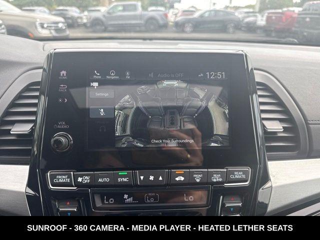 2023 Honda Odyssey Touring — photo 1 of 12