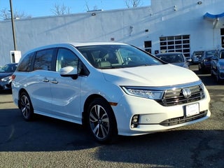 2024 Honda Odyssey with Platinum White Pearl Exterior
