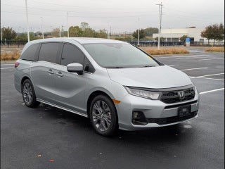 2025 Honda Odyssey with Lunar Silver Exterior