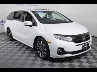 2025 Honda Odyssey with Platinum White Pearl Exterior
