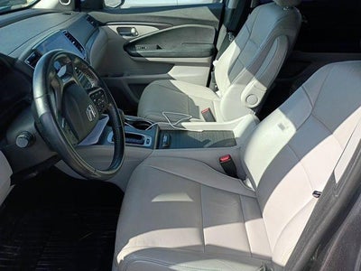 Photo of a 2019 Honda Pilot EX-L 4DR SUV for sale