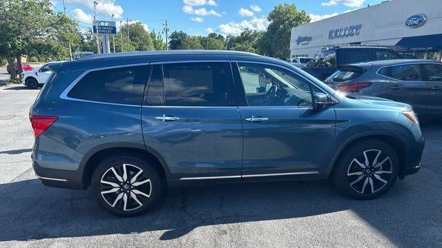 2019 Honda Pilot Touring w/Rear Captain's Chairs