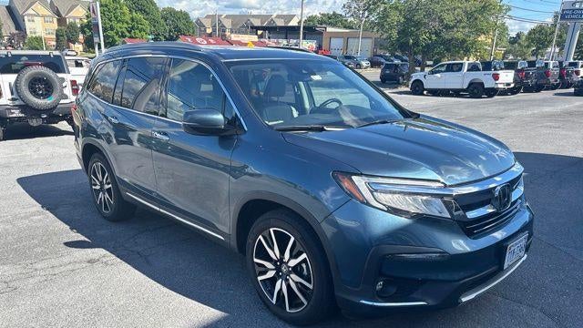 2019 Honda Pilot Touring w/Rear Captain's Chairs