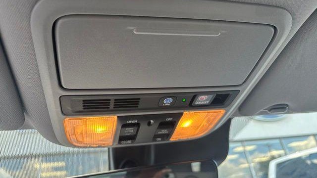 2019 Honda Pilot Touring w/Rear Captain's Chairs
