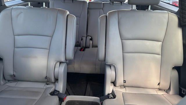 2019 Honda Pilot Touring w/Rear Captain's Chairs