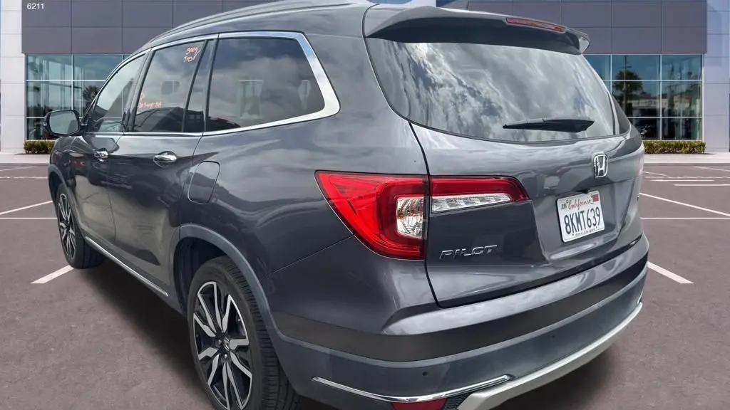 2019 Honda Pilot Touring w/Rear Captain's Chairs