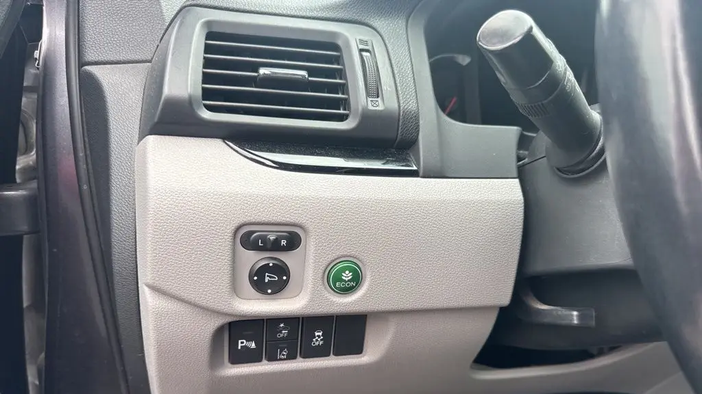 2019 Honda Pilot Touring w/Rear Captain's Chairs