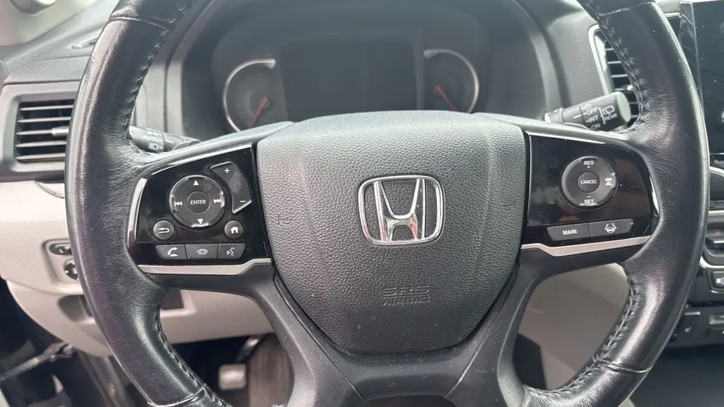 2019 Honda Pilot Touring w/Rear Captain's Chairs