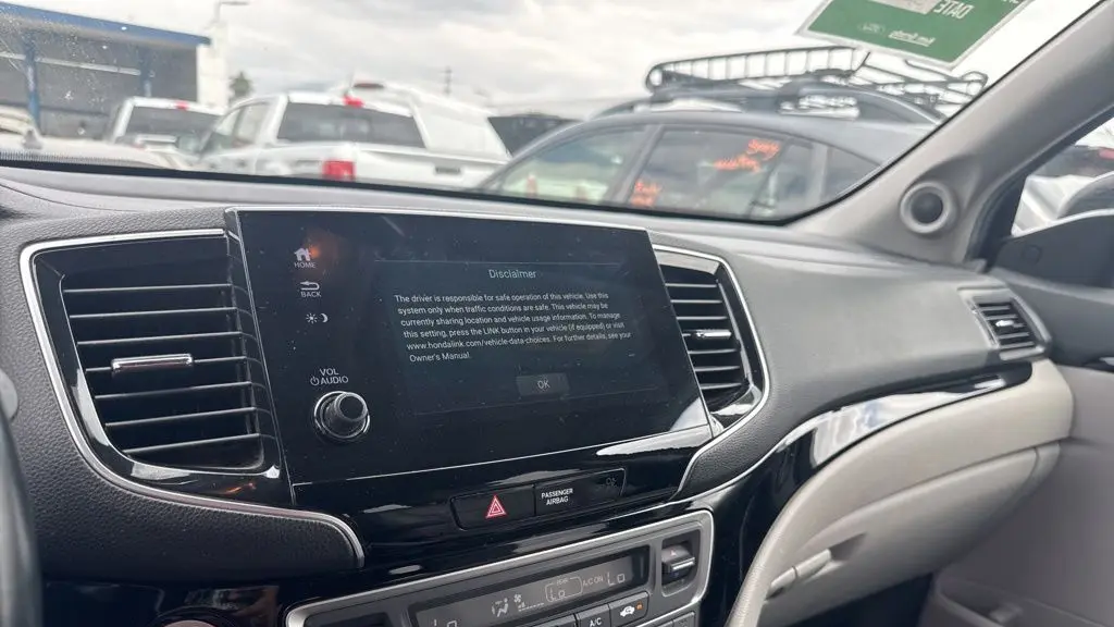 2019 Honda Pilot Touring w/Rear Captain's Chairs