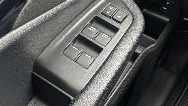 2022 Honda Pilot Touring w/Rear Captain's Chairs