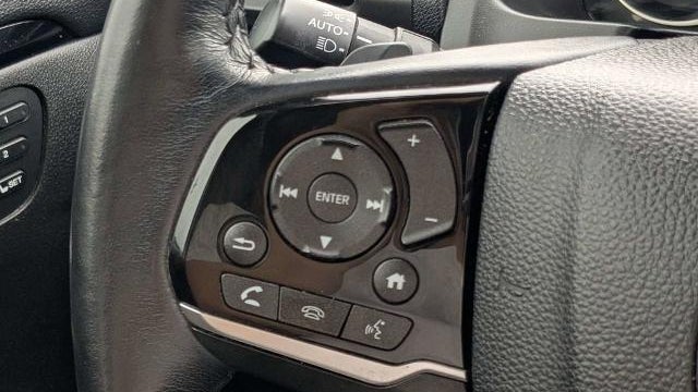 2022 Honda Pilot Touring w/Rear Captain's Chairs