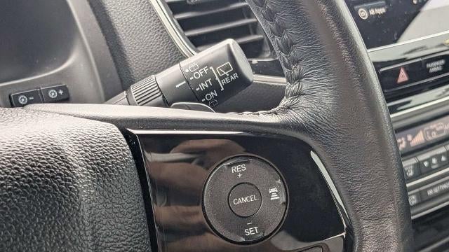 2022 Honda Pilot Touring w/Rear Captain's Chairs