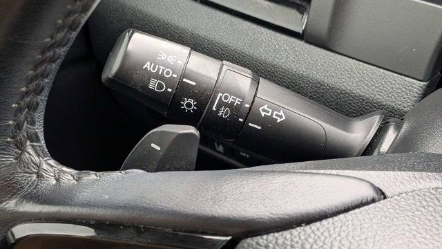 2022 Honda Pilot Touring w/Rear Captain's Chairs