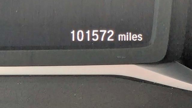 2022 Honda Pilot Touring w/Rear Captain's Chairs