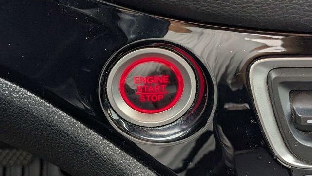 2022 Honda Pilot Touring w/Rear Captain's Chairs