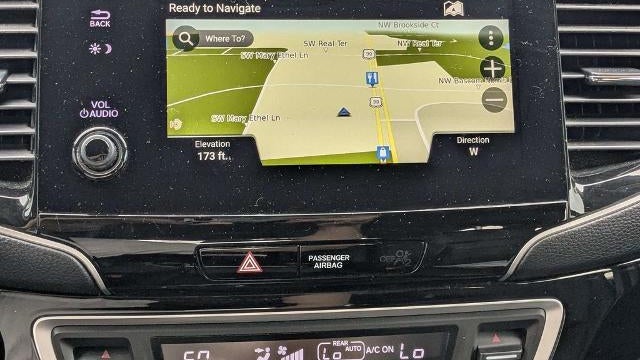 2022 Honda Pilot Touring w/Rear Captain's Chairs