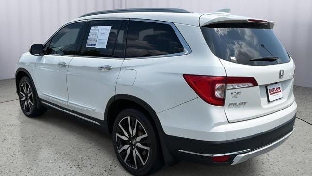 2019 Honda Pilot Touring w/Rear Captain's Chairs